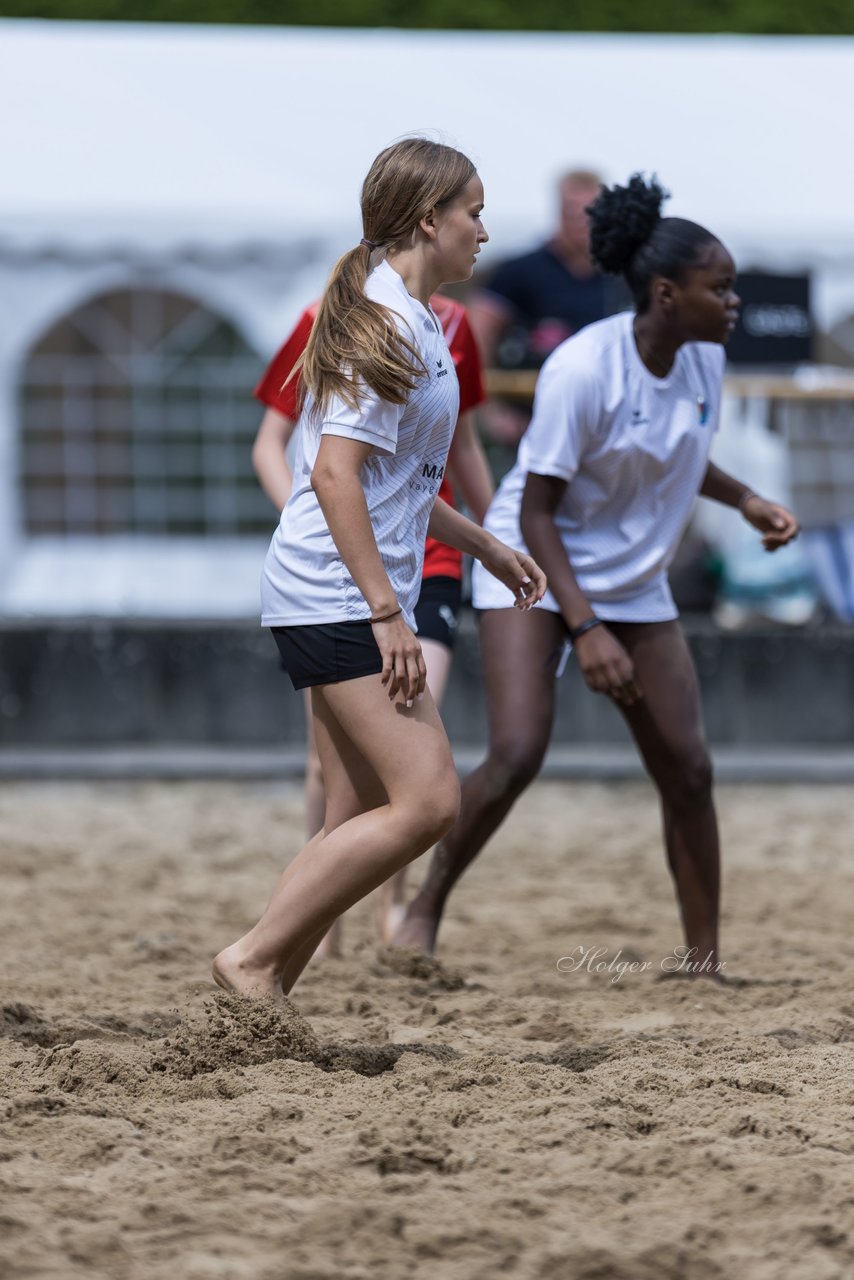 Bild 73 - wBJ/wCJ Beachsoccer Cup